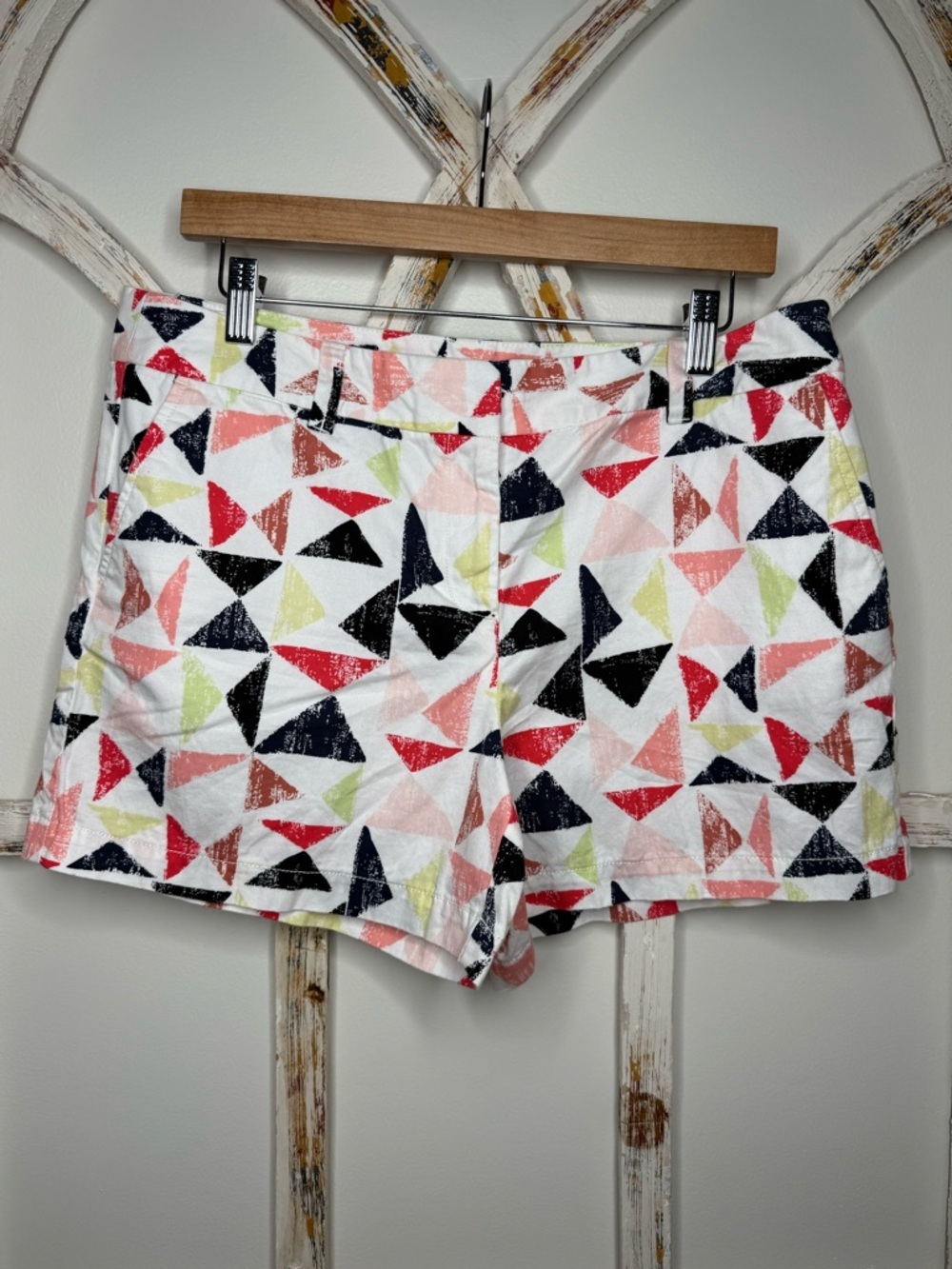 Loft Women's Geometric Print White Shorts with Multicolor Triangles- Sz 10